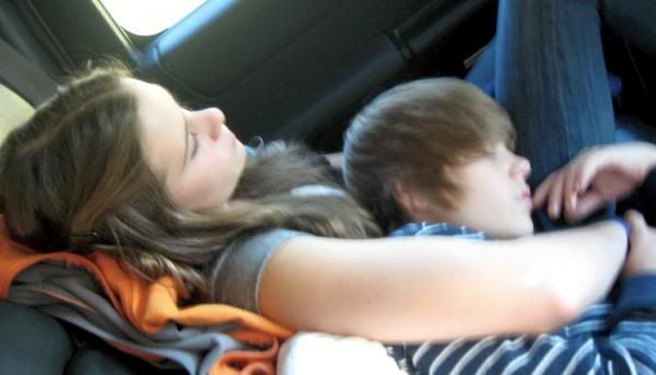 justin bieber sleeping pictures. Justin-Bieber-Caitlin-Beadles-