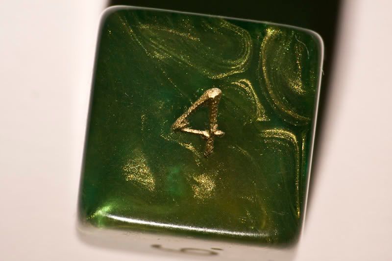 IMAGE: http://i252.photobucket.com/albums/hh26/Daniel2000/macros/_MG_9981full.jpg