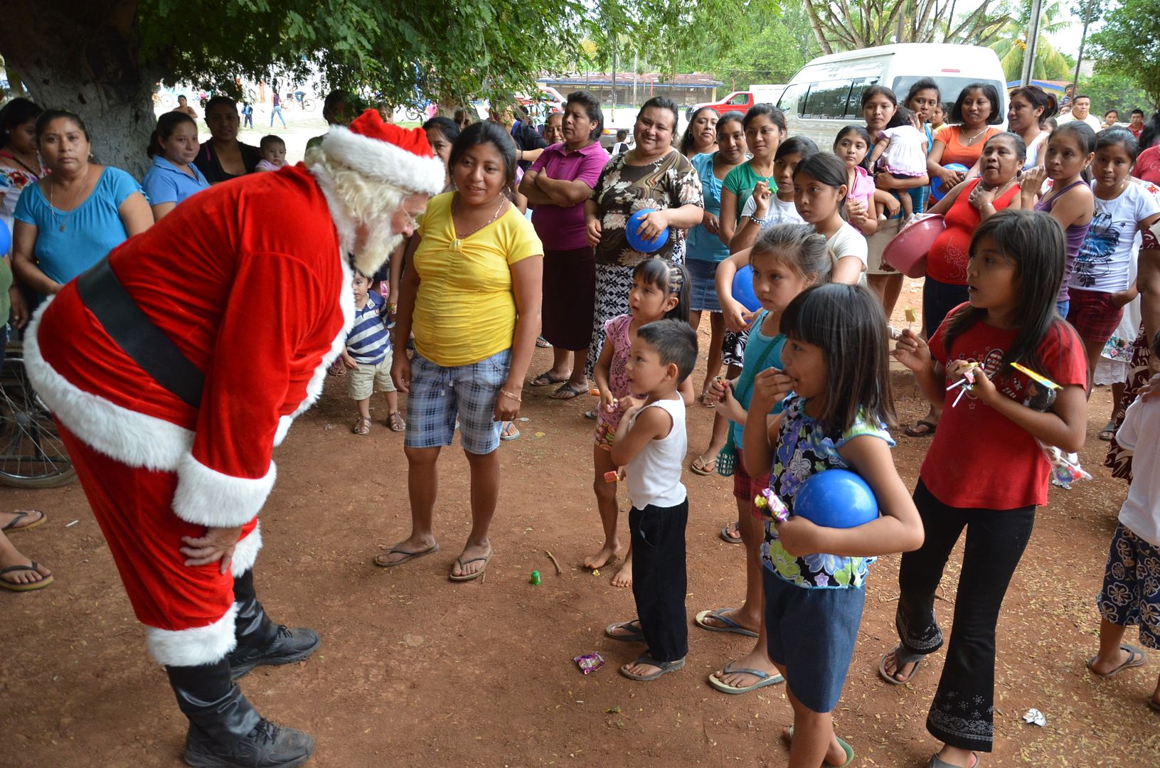 Santa Visits the Mundo Maya