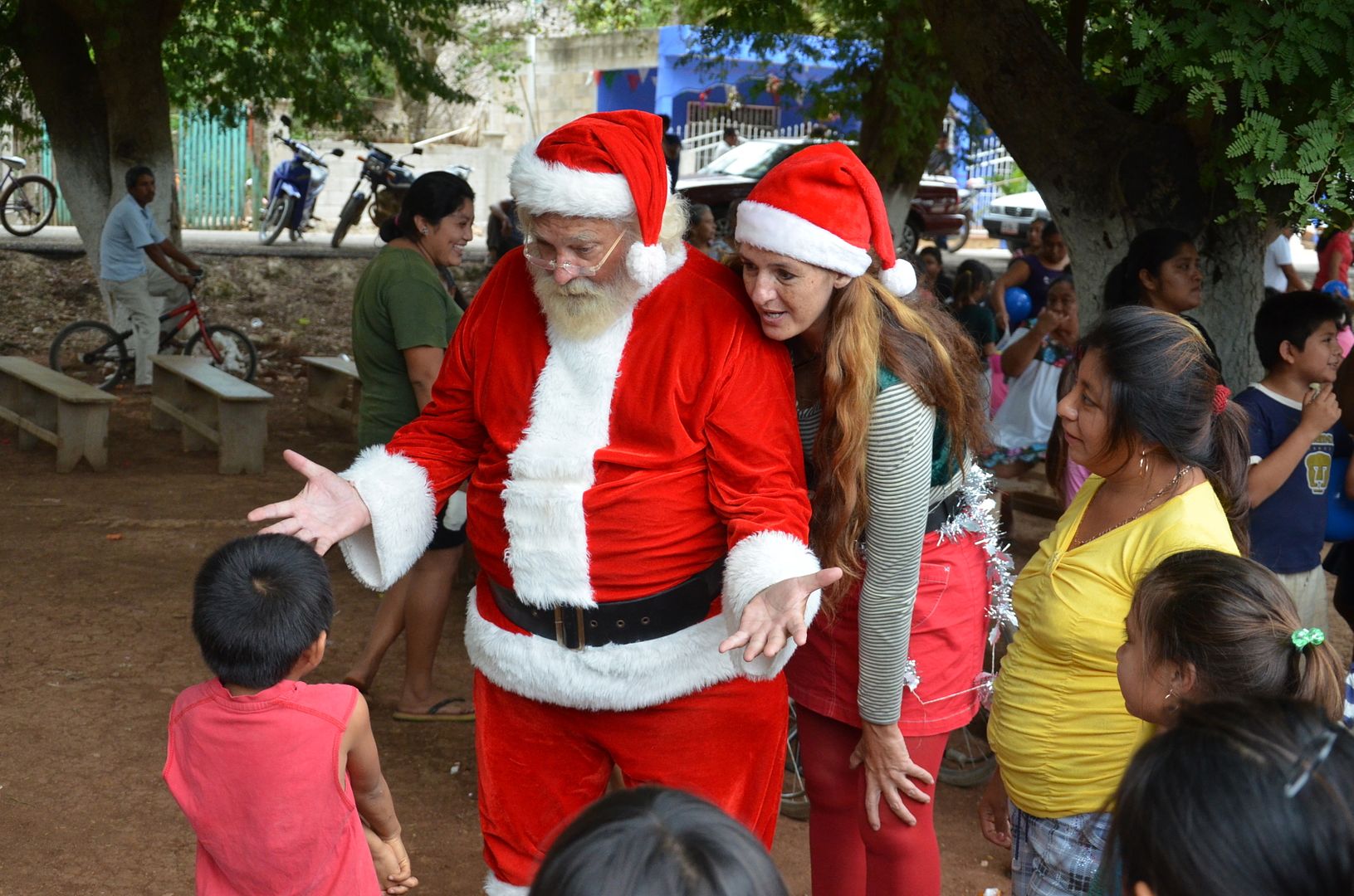 Santa Visits the Mundo Maya