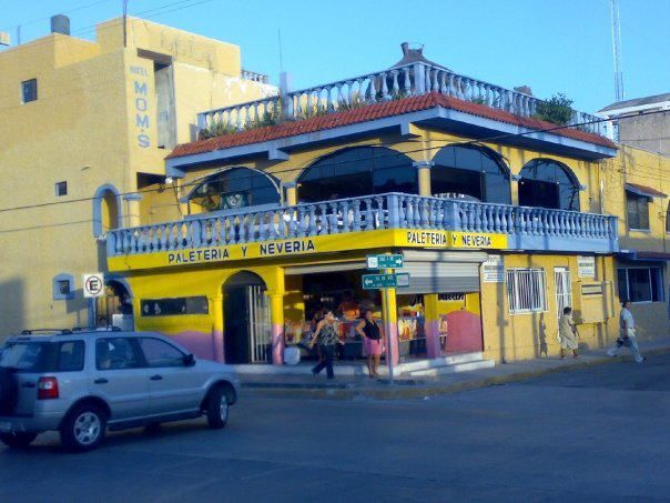 Mom's Bar Playa del Carmen