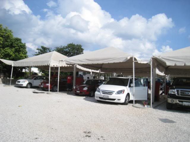 Carwash in Playa del Carmen Carwash in Playa del Carmen