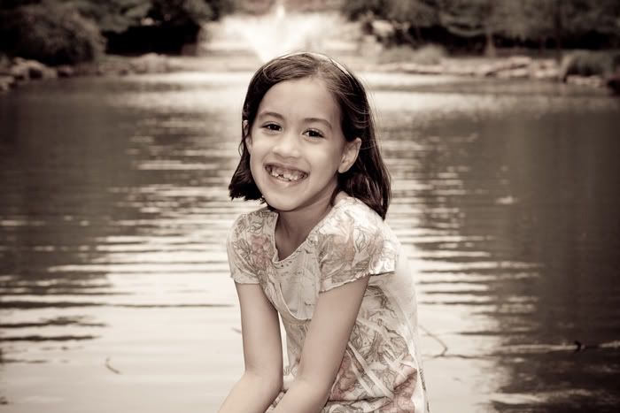 IMAGE: http://i252.photobucket.com/albums/hh29/aschen_engel3/The%20Belew%20Shoot/IMG_1417-1.jpg