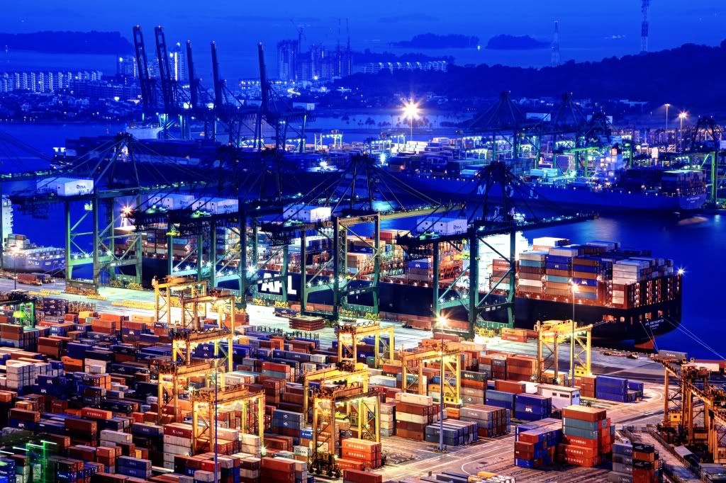 IMAGE: http://i252.photobucket.com/albums/hh39/snoopy882/Sharing/SingaporeTgPagarTerminalbyJimmyNg.jpg